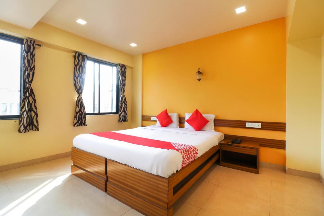 Oyo 10679 Hotel Nanashree Executive Vagholi Dış mekan fotoğraf