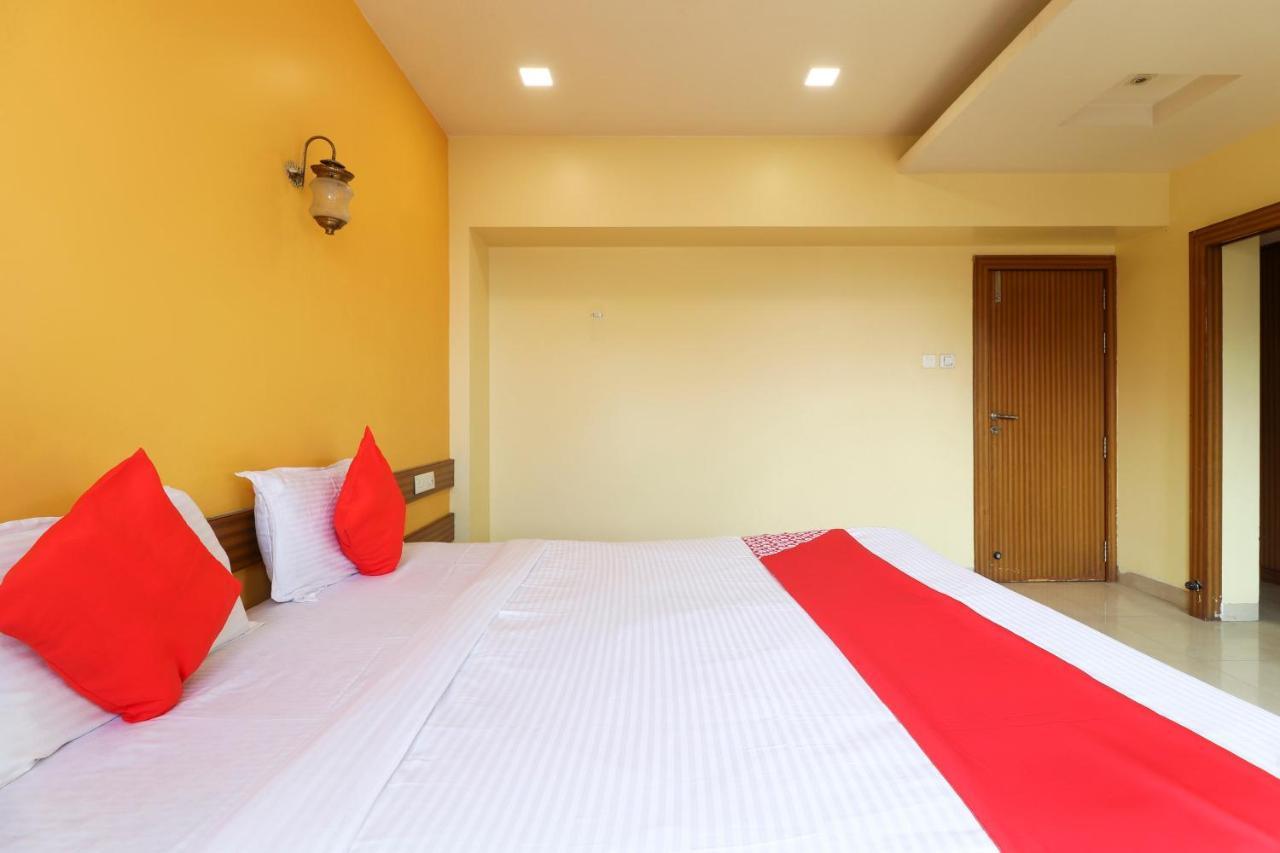 Oyo 10679 Hotel Nanashree Executive Vagholi Dış mekan fotoğraf